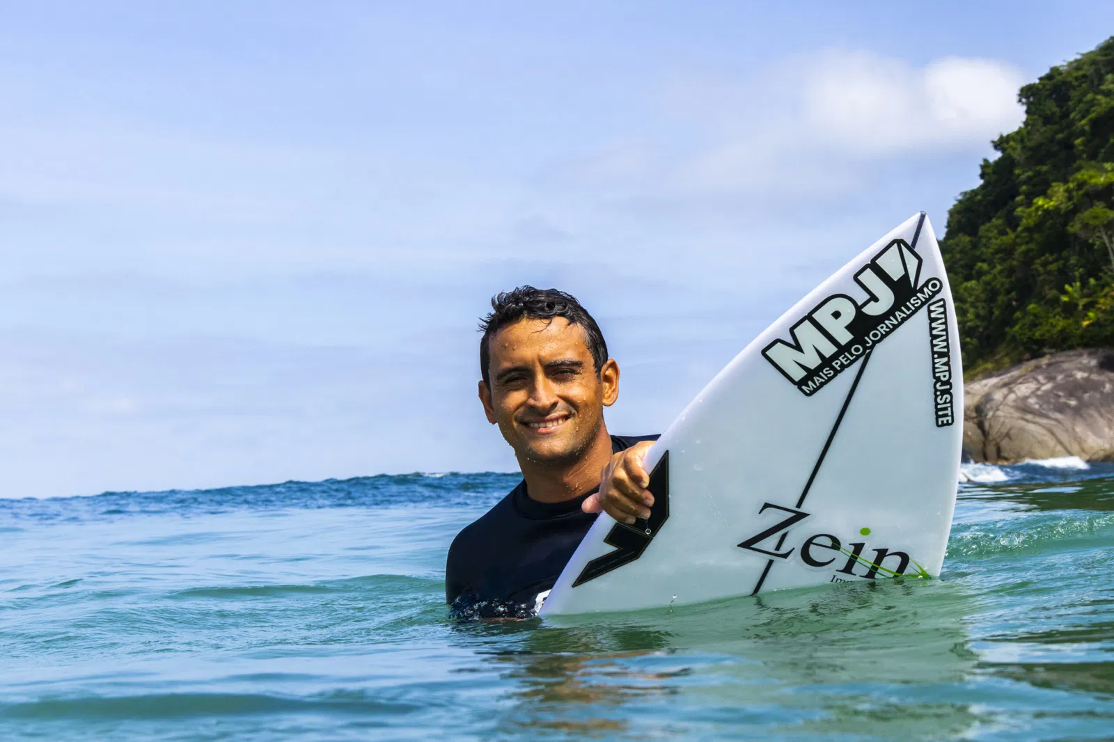 Brazilian Challenger Series Surfer Sponsored By ‘Big Truth’